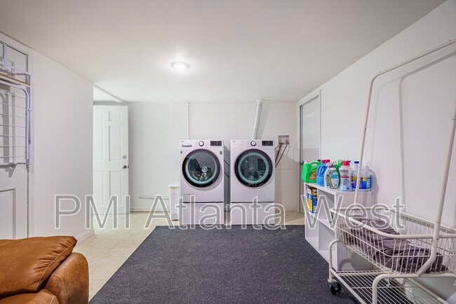 Building Photo - 2215 Spalding Dr