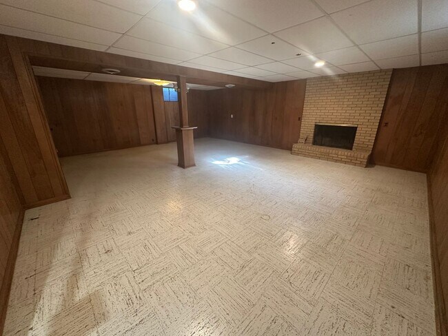 Building Photo - Single Family Home