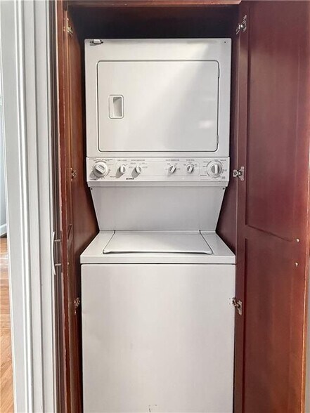 Building Photo - 656 Timm Valley Rd NE