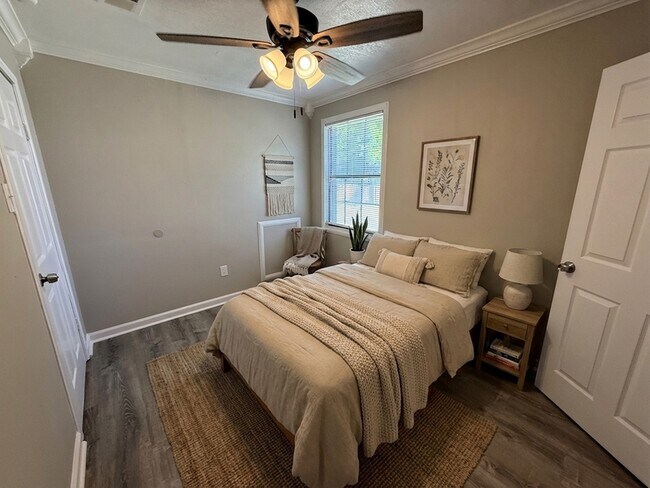 Building Photo - 1537 Boxwood St