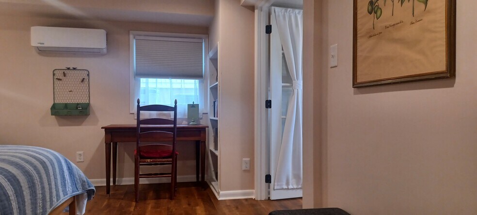 Building Photo - 402 13th ST NE