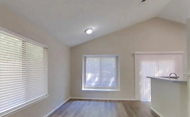 Building Photo - MOVE IN READY