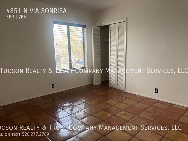 Building Photo - 4851 Vía Sonrisa