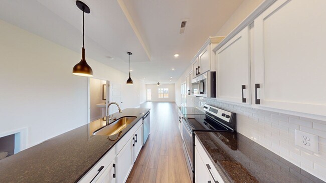 Building Photo - Modern Comfort, Great Location, and Pet-Fr...
