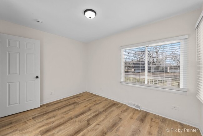 Building Photo - 1019 Maple St