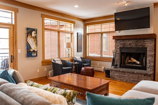 Building Photo - Immaculate Spanish Peaks Condo with Hot Tub & Pool Access