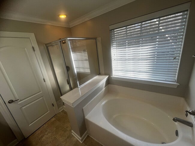 Building Photo - AVAILABLE NOW IN BRIGHTON WOODS!