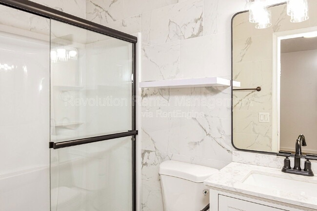 Building Photo - 1301 Sweet Pine Dr