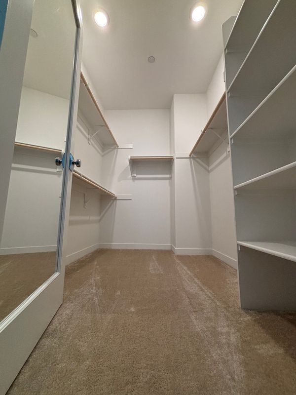 Building Photo - 501 Tamarind Way
