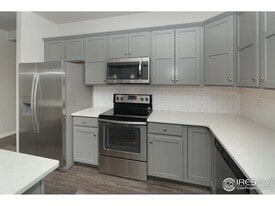 Building Photo - 2103 Mackinac St