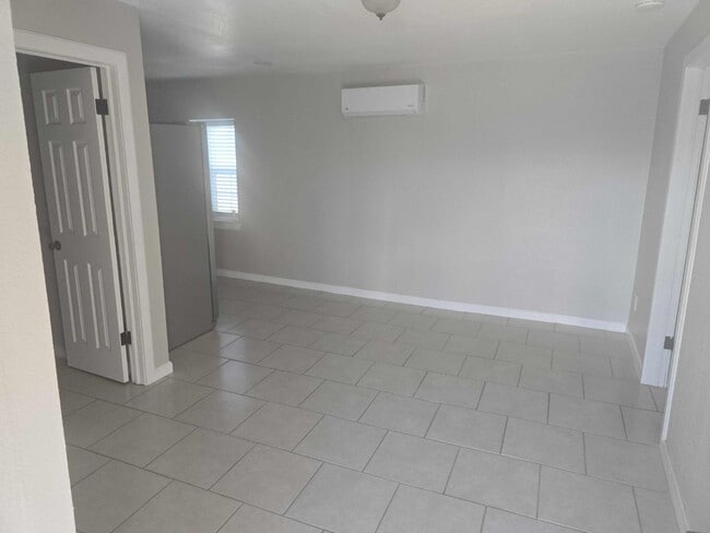 Building Photo - 120 S Carolina Dr