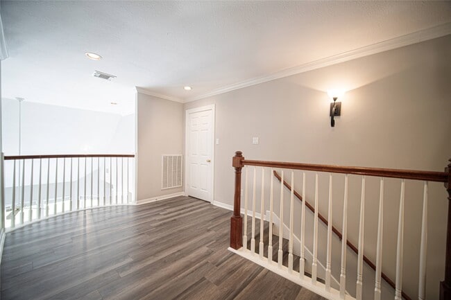 Building Photo - 4423 Lakeshore Forest Dr