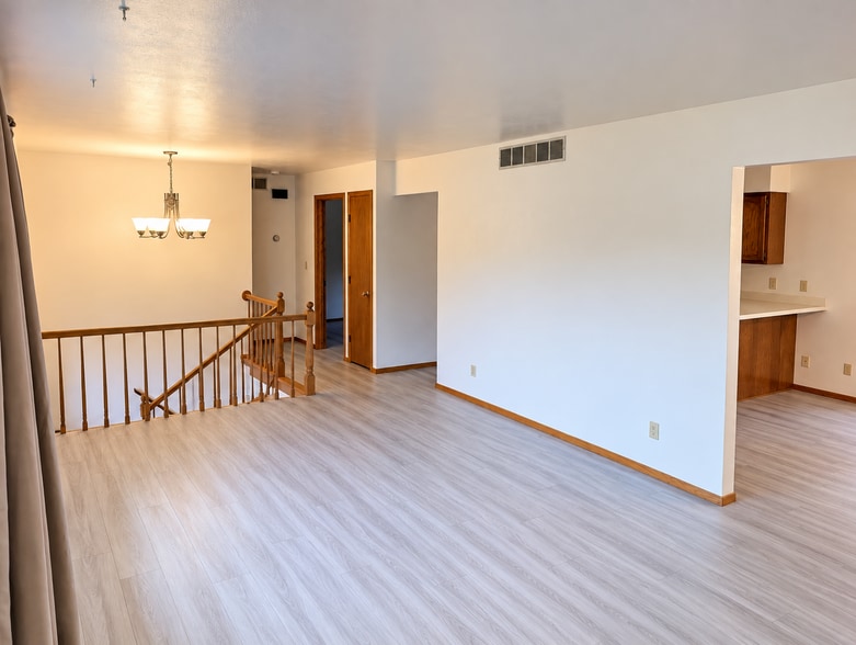 Upstairs Livingroom - 1910 Tamarack St