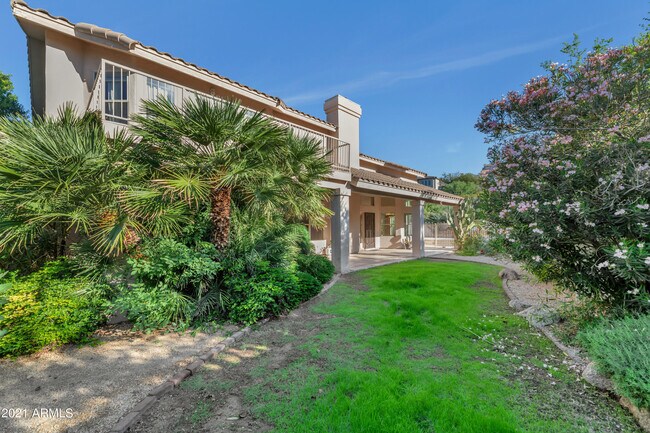 Building Photo - 1101 E Brook Hollow Dr