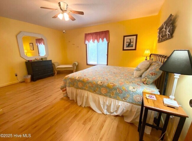 Building Photo - ***MOVE-IN SPECIAL*** $500 OFF OF YOUR FIRST MONTH'S RENT AND APPLICATION FEES WAIVED UPON APPROV...