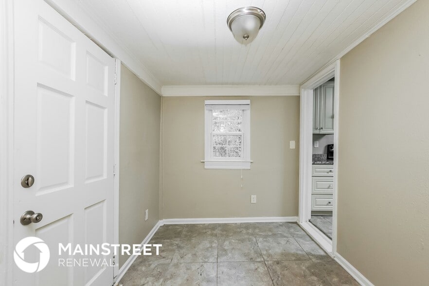 Building Photo - 1525 Effingham Rd