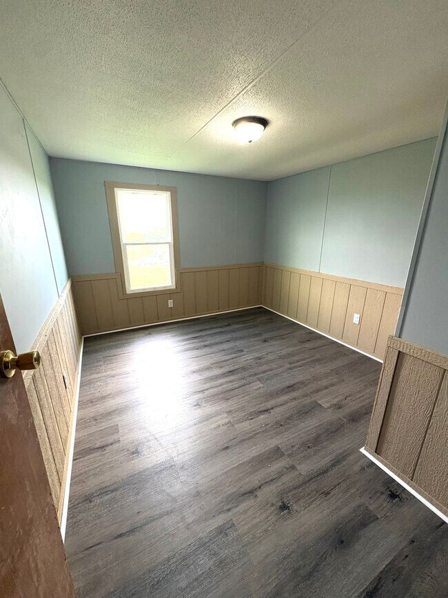 Building Photo - Peaceful 3BR - 2BR In Tompkinsville!