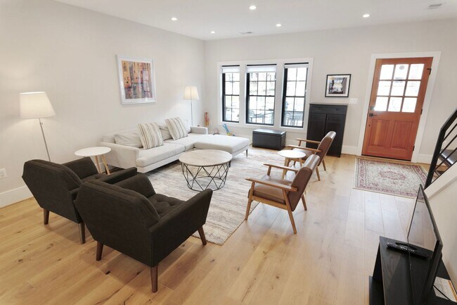 Building Photo - Luxury Rowhouse Living in Columbia Heights (w/Solar!)