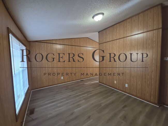 Building Photo - #450 - 236-238 Crozier St Duplex