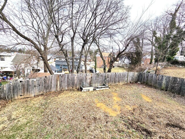 Building Photo - Lovely 3 BR/2.5 BA Single-Family Home in O...