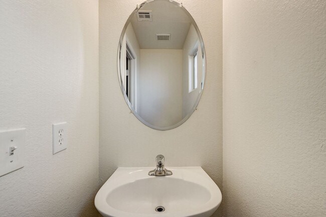 Building Photo - Single-Family Home in a Cul-de-Sac 3BD/2.5BA – Freshly Updated & Move-In Ready!