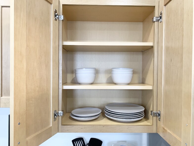 Building Photo - 1600 S Charles St