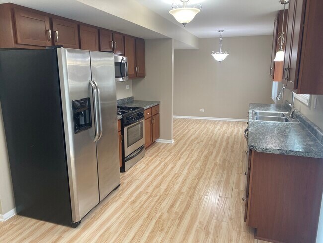 Building Photo - 668 Niagara Dr