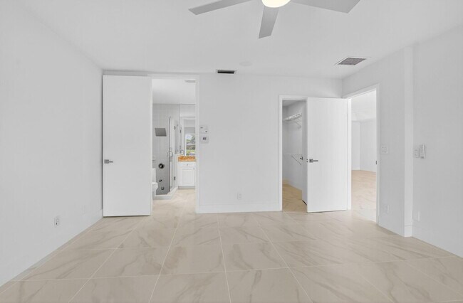 Building Photo - 9151 Pine Springs Dr