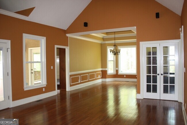 Building Photo - 207 Lakeview Ct
