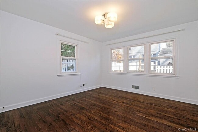 Building Photo - 6 Club Way