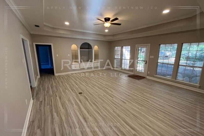 Building Photo - COMING SOON!!!   Beautiful 3 Bedroom/3 Bathroom Home in Semmes!