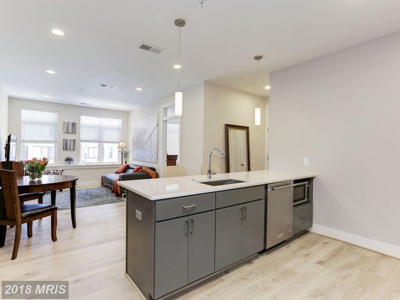 Primary Photo - 3035 15th St NW