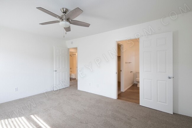 Building Photo - OPEN HOUSE: 12/13 1-2PM ~ 3BR Townhome with Garage, 1 BLOCK from Ocean!