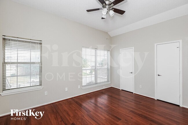 Building Photo - 4713 Palm Ridge Dr