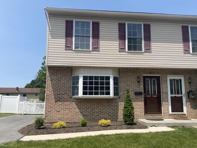 Building Photo - 517 E Linden St