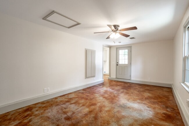 Building Photo - 1517 Live Oak St