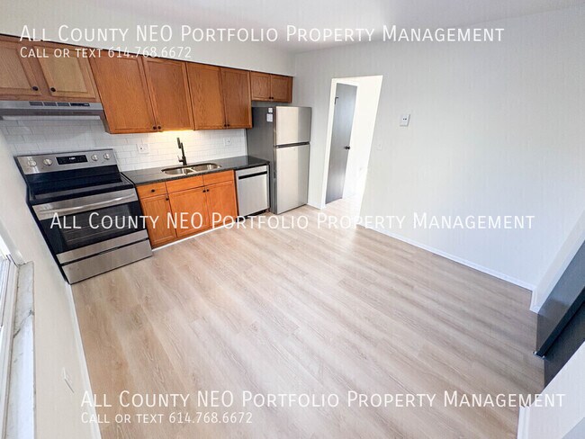 Building Photo - 376 Woodland Ave