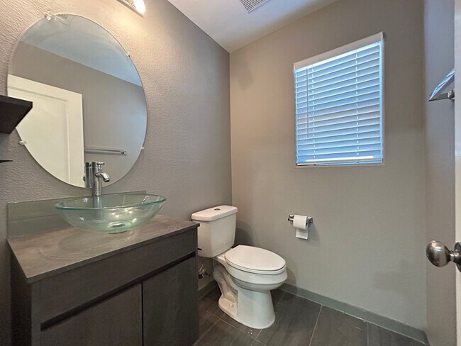 Building Photo - Desirable Split-Level 4-Bedroom Home in Southwest!