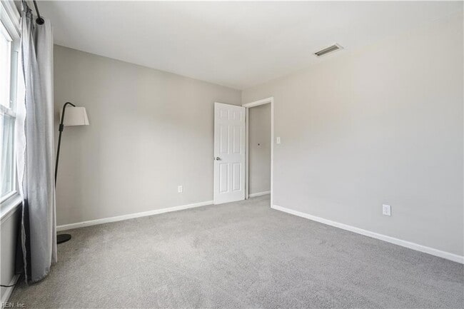 Building Photo - 1329 Thamesford Dr