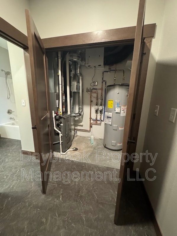 Building Photo - 628 Tree Farm Ln