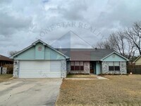 Building Photo - 1303 August Dr