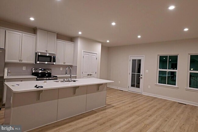 Building Photo - 9390 Tanfield Dr