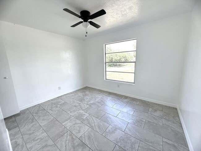 Building Photo - 2621 Nightshade Ln