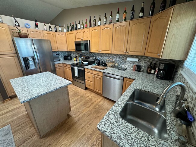 Building Photo - Wonderful Highlands Ranch Location!