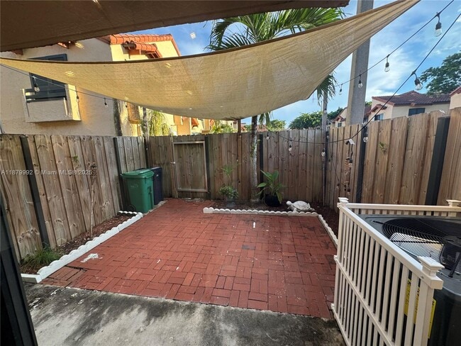 Building Photo - 10048 SW 77th Ct