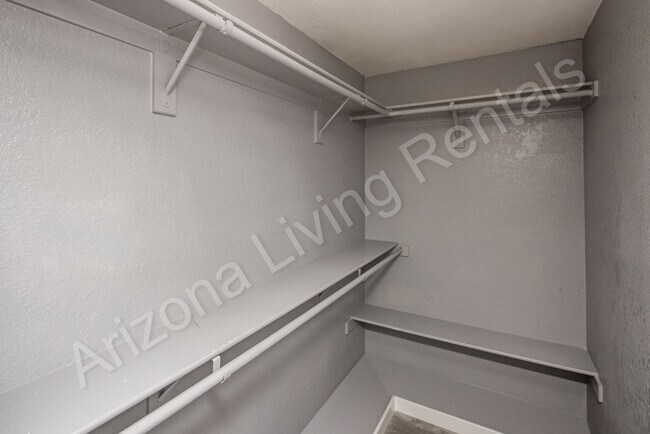 Building Photo - POOL HOME WITH CASITA