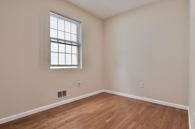 Building Photo - 249 Winfield Ave