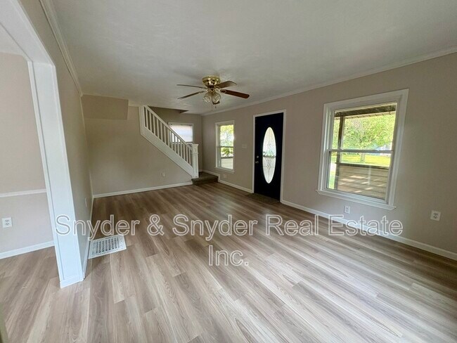 Building Photo - 605 Sackett Ave