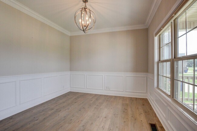 Building Photo - 230 Cotoneaster Ln