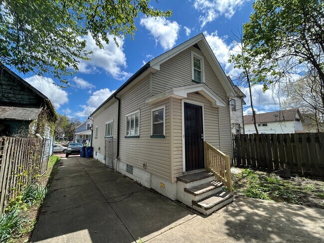 Building Photo - 3430 E 73rd St
